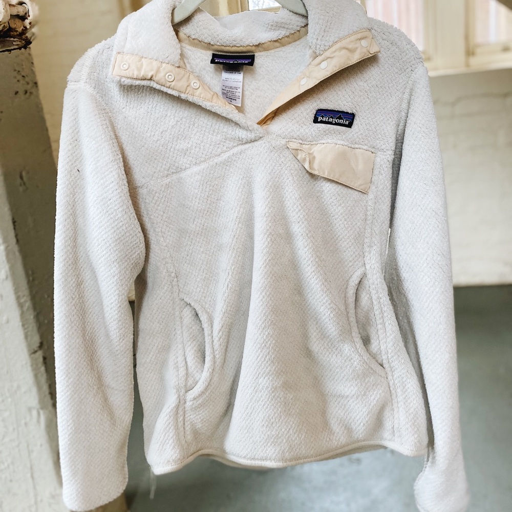 White/cream Patagonia crew neck